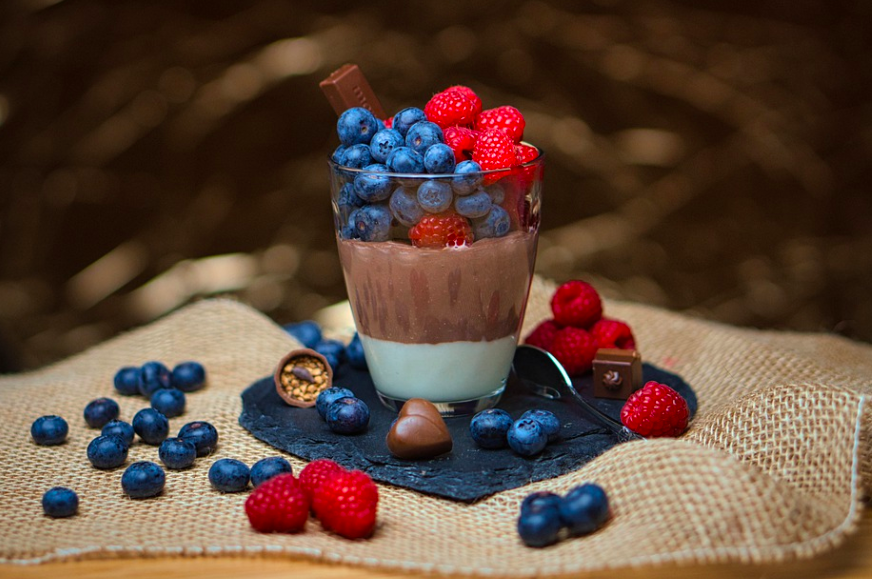 chocolate pudding with berries