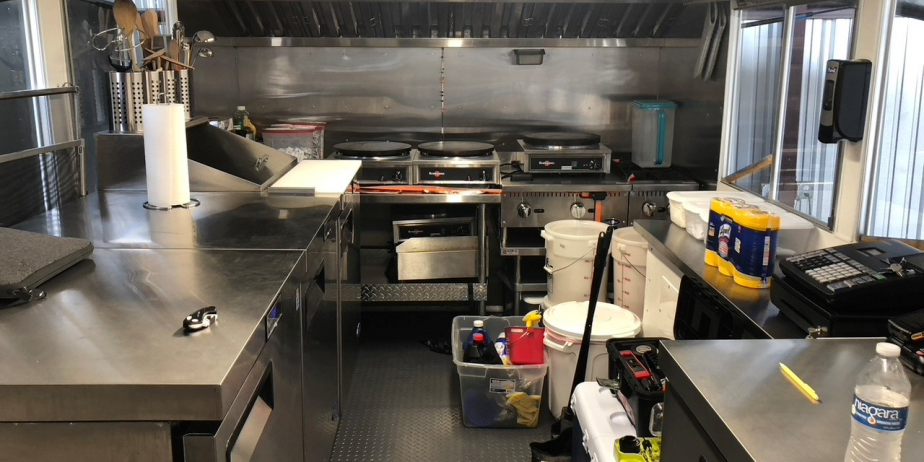 Top of the Line and Fully Equipped 18′ Lark Food Trailer in Weatheford, TX