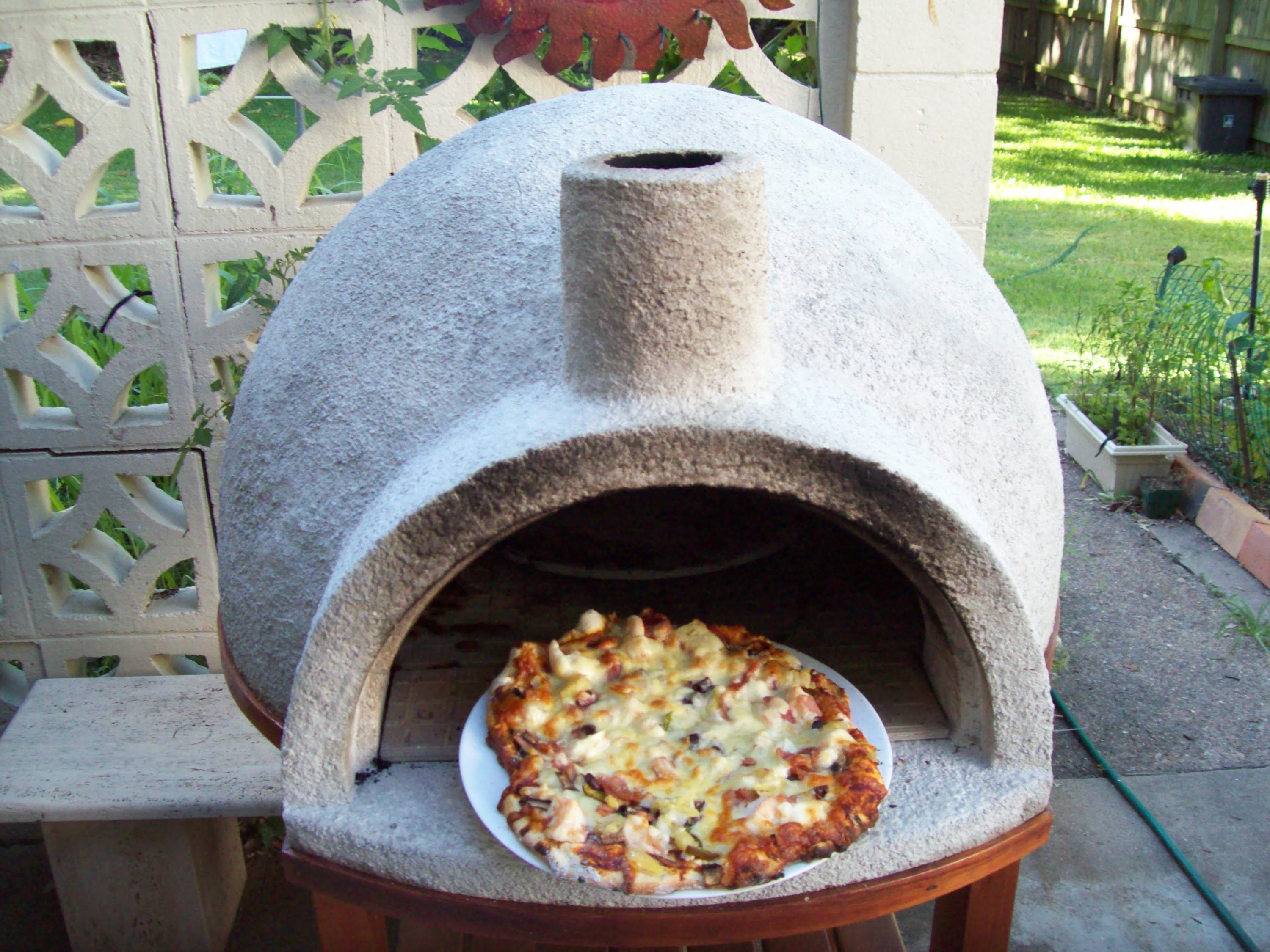 Terzijde een miljard Geologie DIY Video: How to Build a Backyard Wood Fire Pizza Oven Under $100